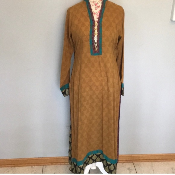 Exclusive boutique
Pakistani Kurti in perfect condition. - Picture 2 of 6